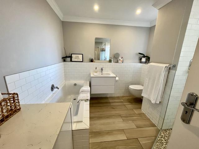To Let 2 Bedroom Property for Rent in Kenilworth Upper Western Cape